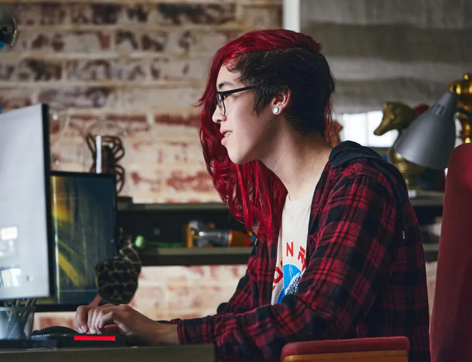art student in the computer